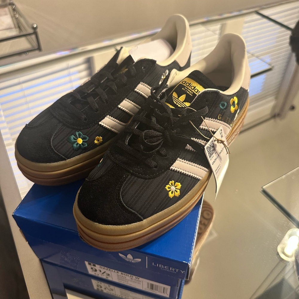 Adidas Originals x Liberty London Gazelle Bold - Picture 2 of 10
